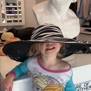 Black and white sun hat